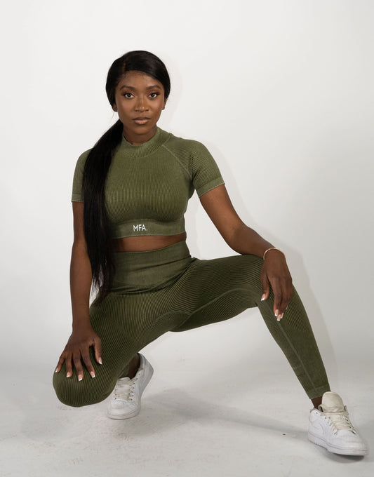 FLEX SEAMLESS CROP TOP (FADED OLIVE)